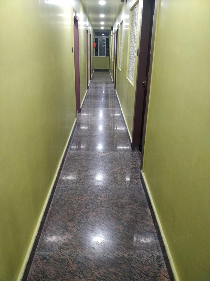 Oyo 16871 Anant Home Stay Shillong Buitenkant foto