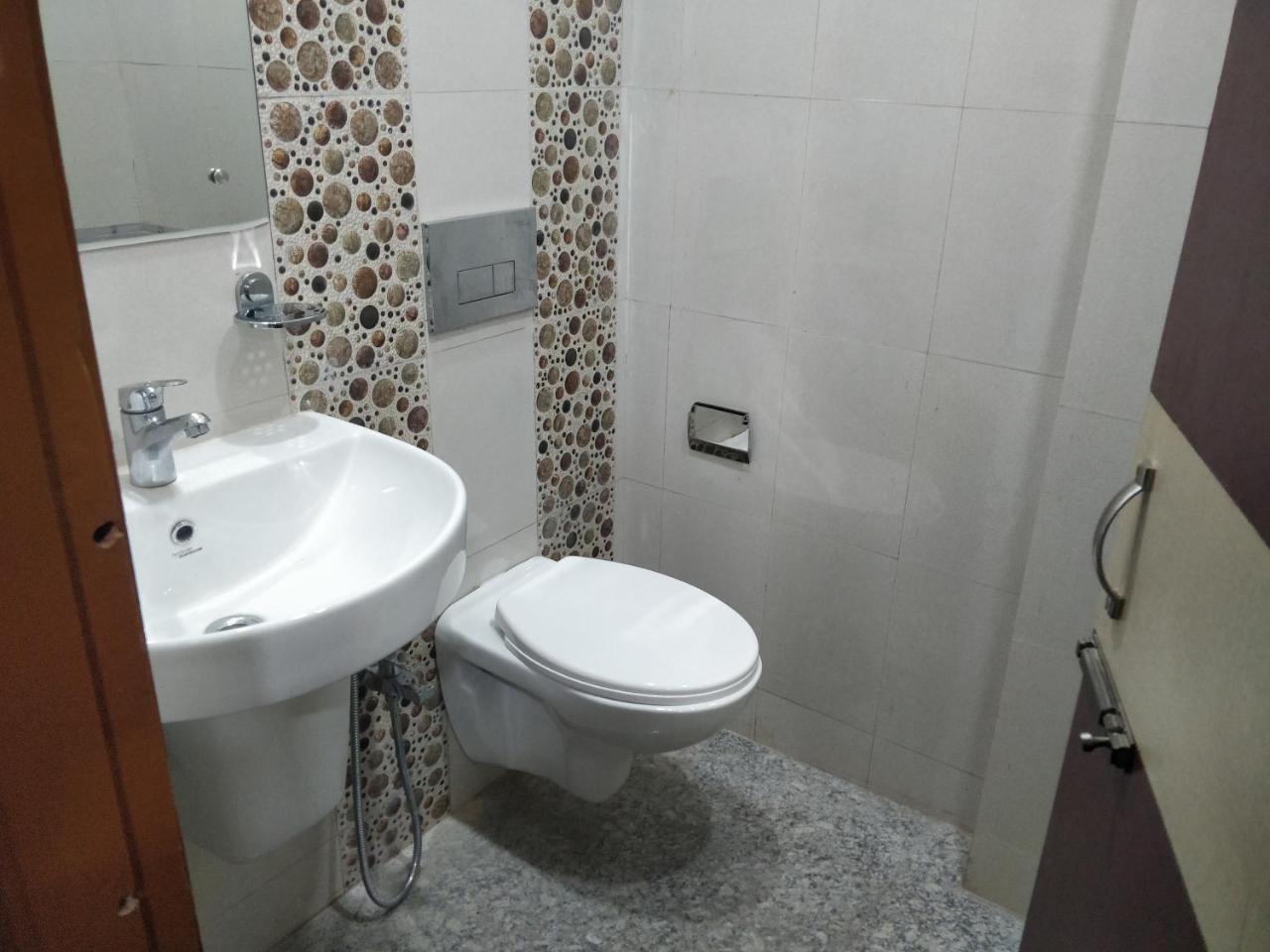 Oyo 16871 Anant Home Stay Shillong Buitenkant foto
