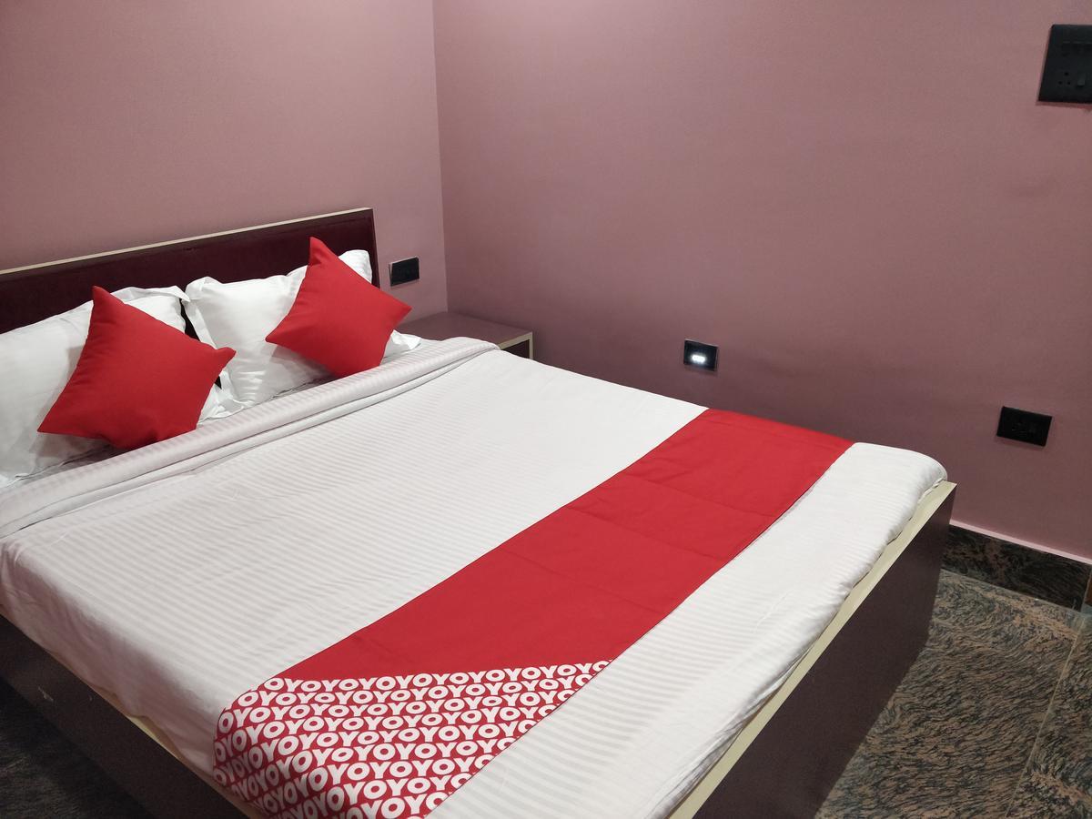 Oyo 16871 Anant Home Stay Shillong Buitenkant foto