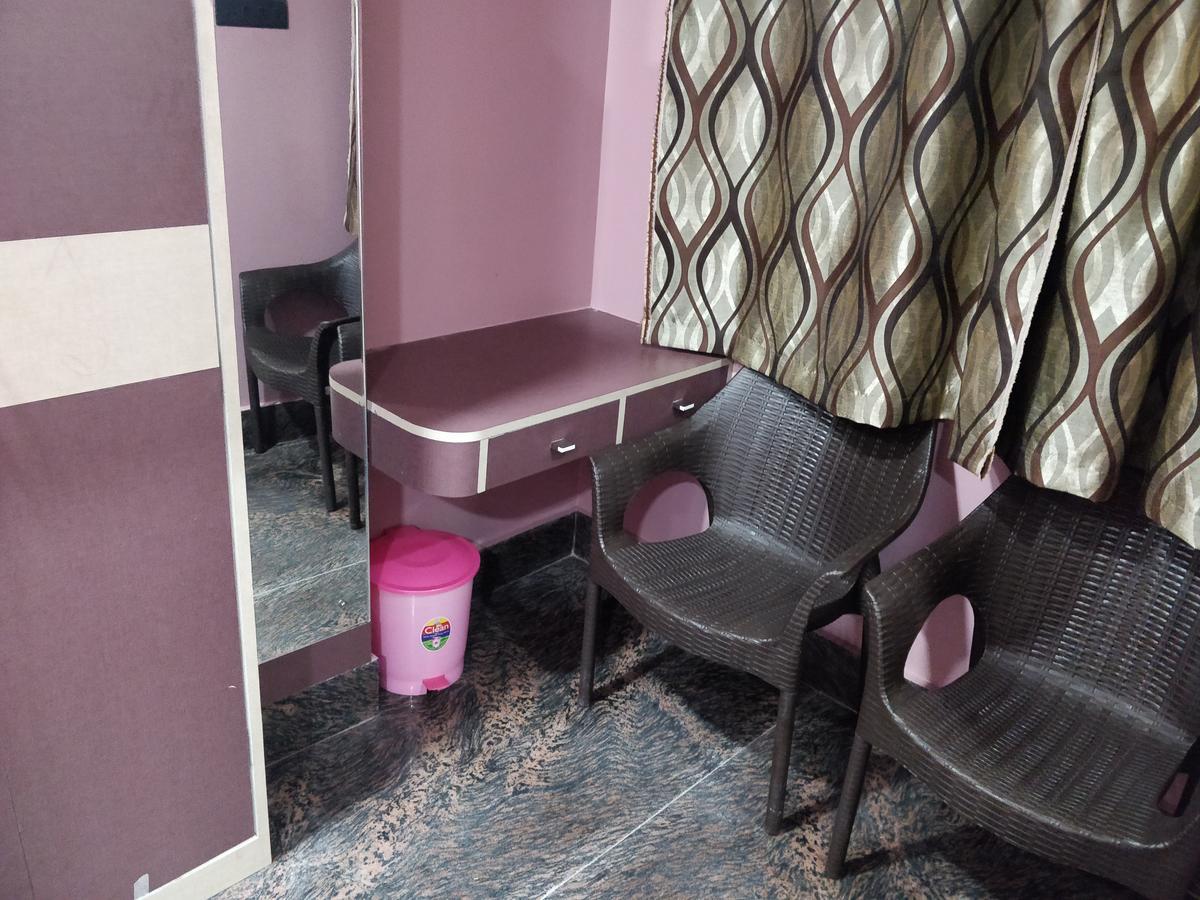 Oyo 16871 Anant Home Stay Shillong Buitenkant foto